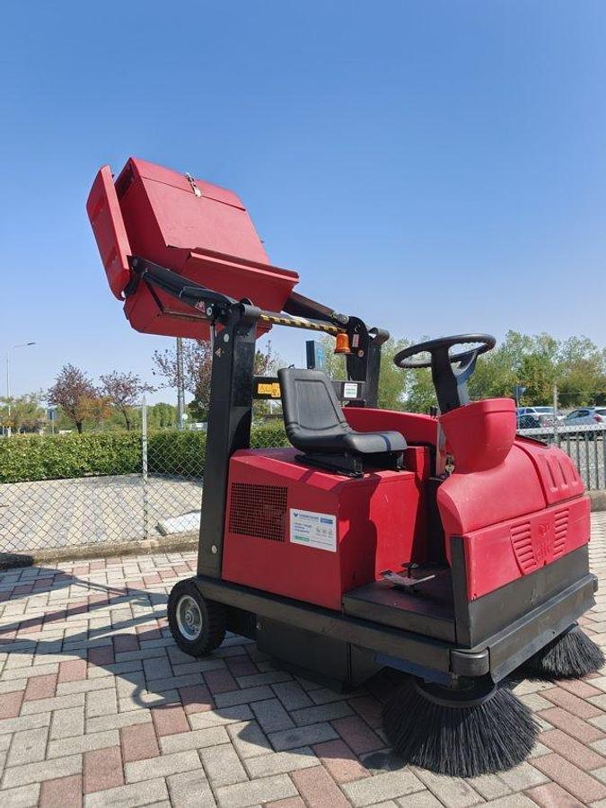 Refurbished REMANUFACTURED INDUSTRIAL SWEEPER RCM e TOP 36V