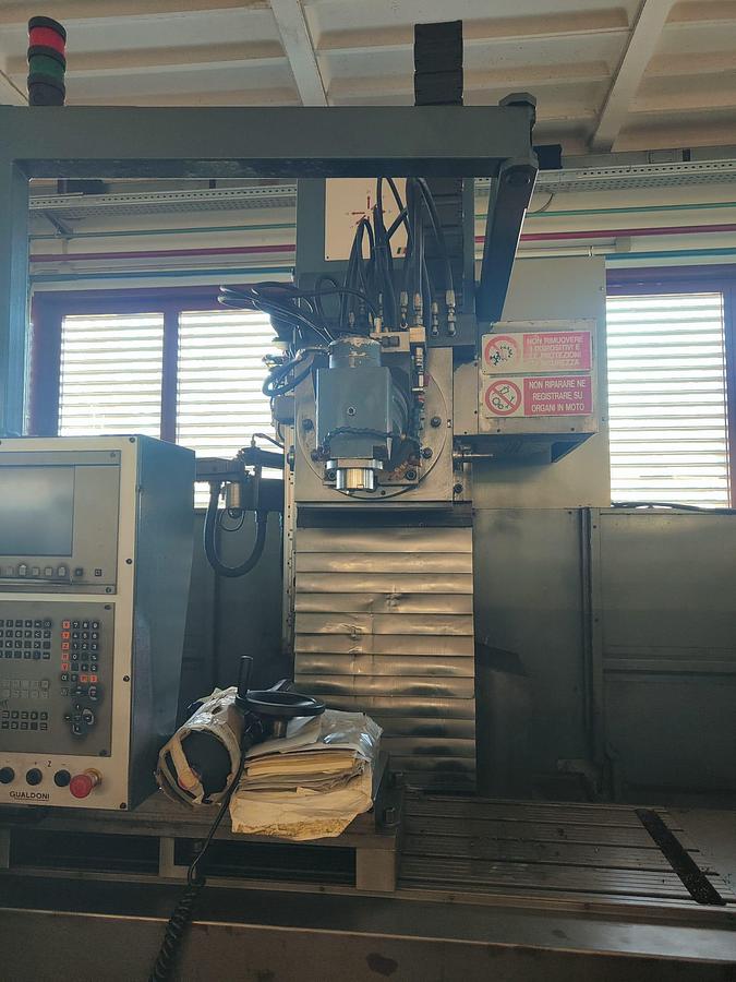 Gebraucht 2001 FRÄSE GUALDONI Typ.GV96