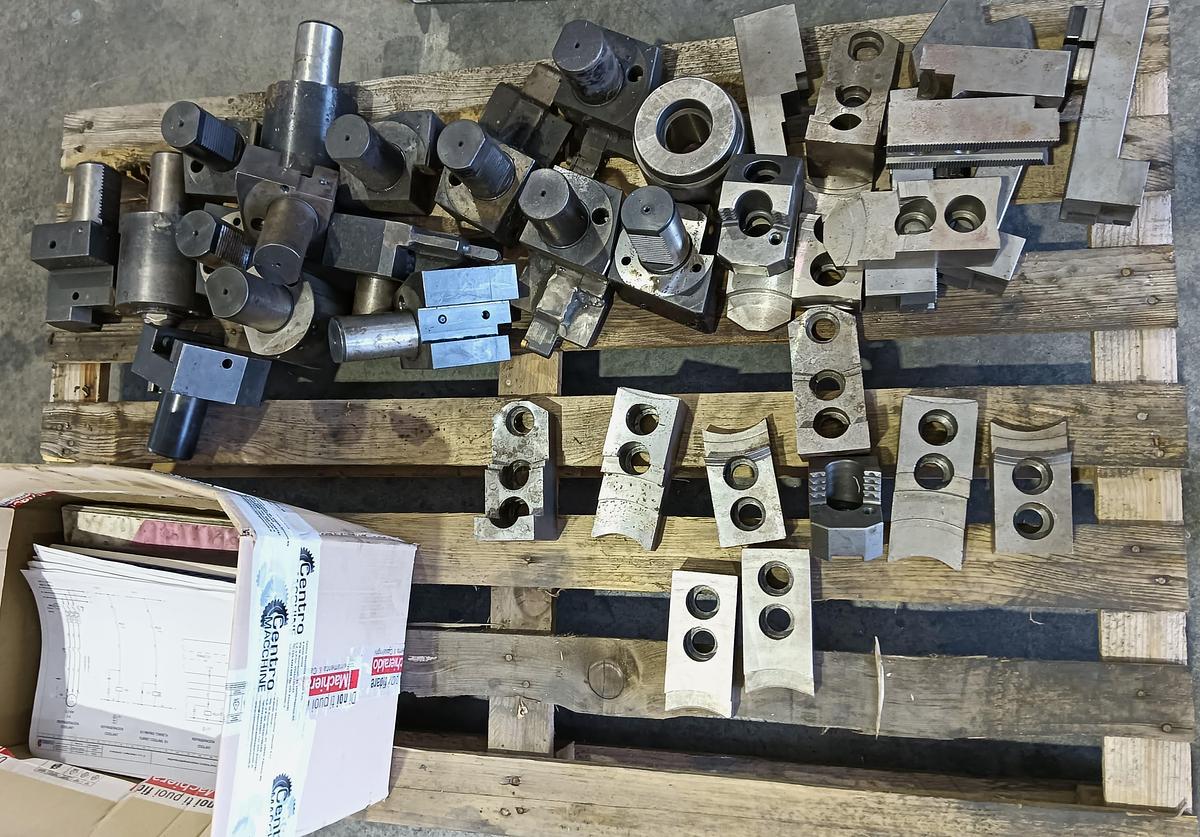 Used 2003 GORATU CNC lathe mod. G CRONO 4Zx1000