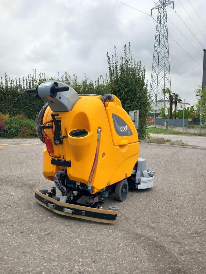 Refurbished REVISIONED OPAL 66 FLOOR SCRUBBER