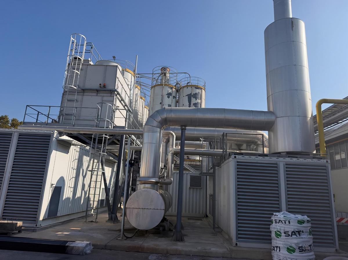 Used 2011 Jenbacher JGS 420 GS-N.L Containerized Gas Trigeneration Plant 1.413 kWe / ECO14
