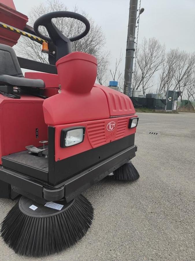 Refurbished REVISED RCm NOVE E TOP sweeper