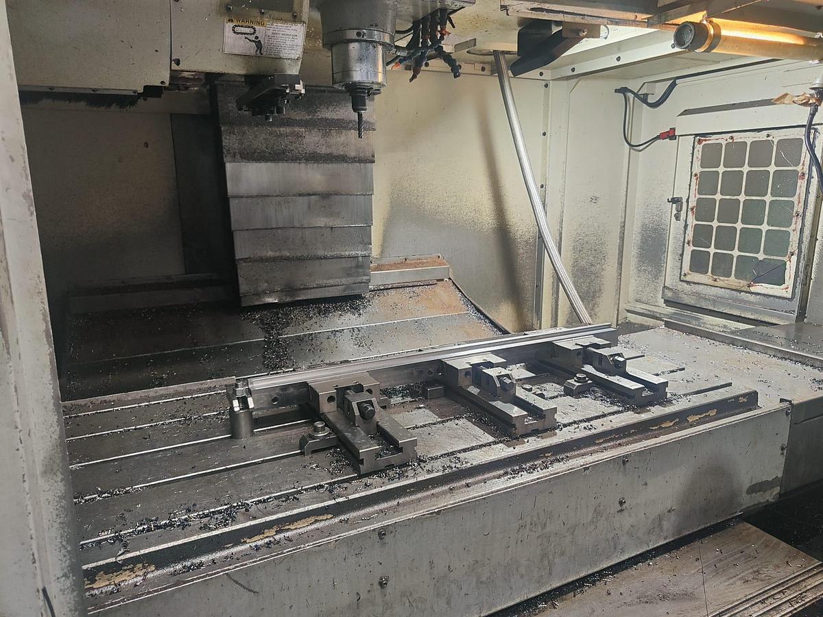 D'occasion Centre d'usinage vertical Lilian 2008, modèle VMC1600