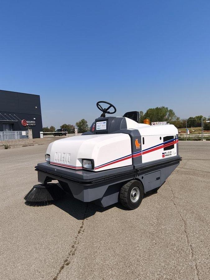 Refurbished REFURBISHED INDUSTRIAL SWEEPER DULEVO 90 DK