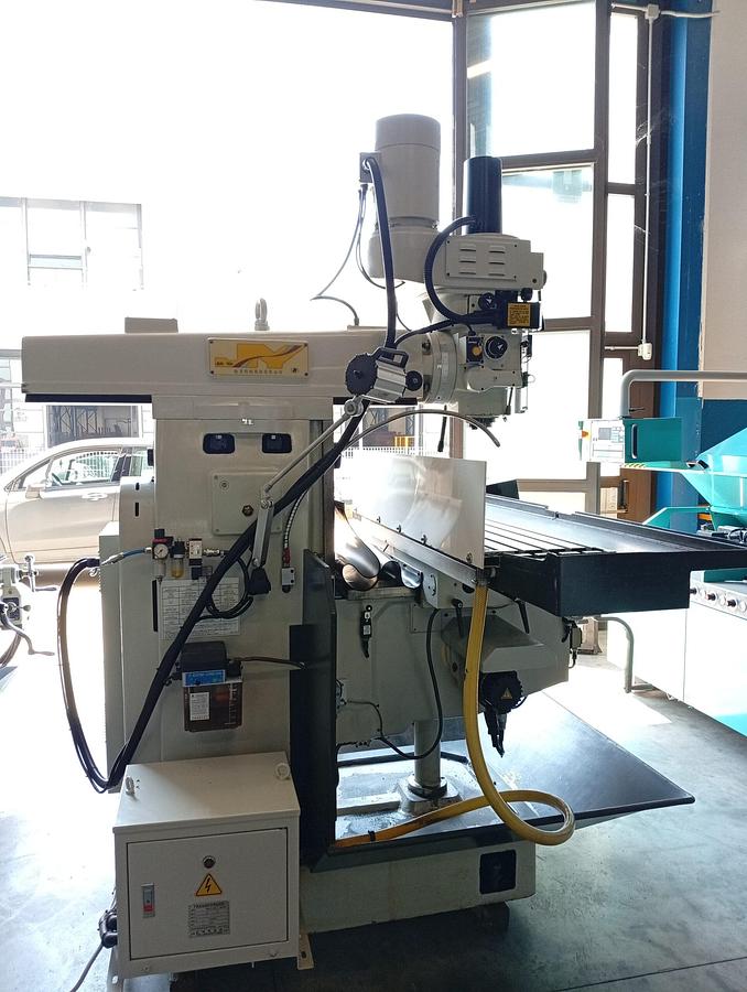 Used YEONG MILLING MACHINE mod.YCM-V85