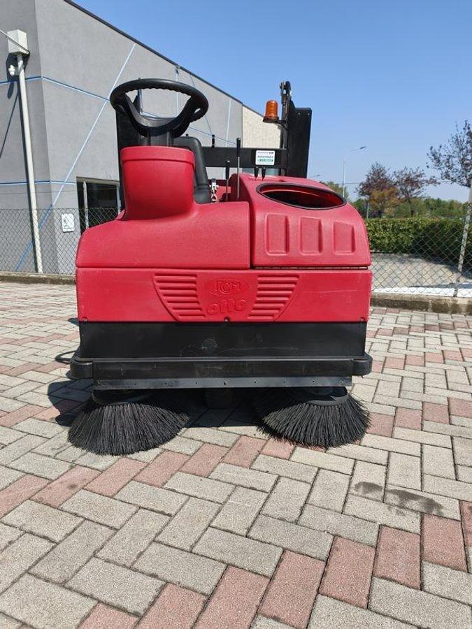 Refurbished REMANUFACTURED INDUSTRIAL SWEEPER RCM e TOP 36V