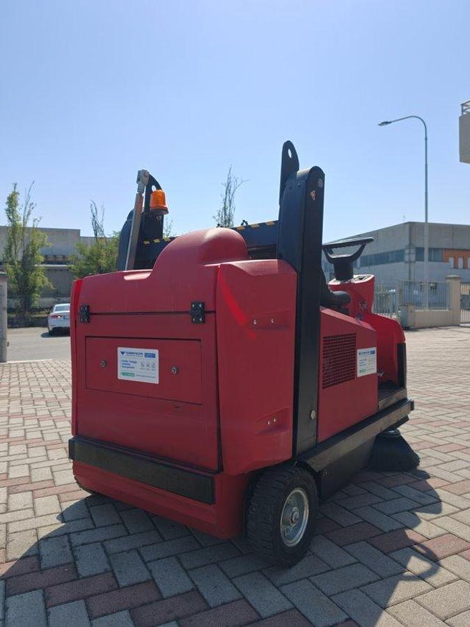 Refurbished REMANUFACTURED INDUSTRIAL SWEEPER RCM e TOP 36V