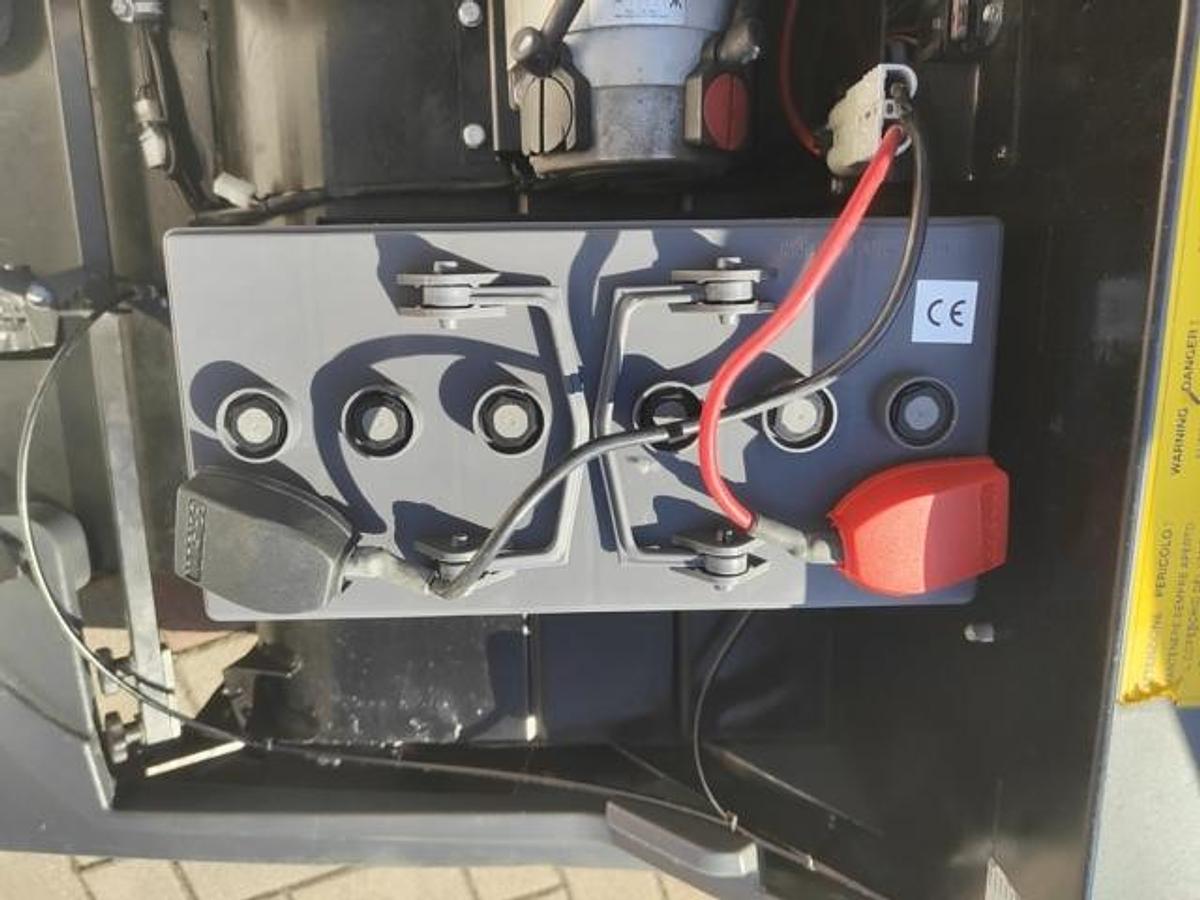 Refurbished 2017 DULEVO 74 WAVE SWEEPER REVISED