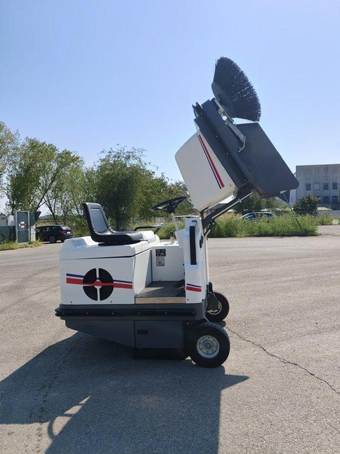 Refurbished 2022 REVISIONED INDUSTRIAL SWEEPER DULEVO 1300 EH NEXYS