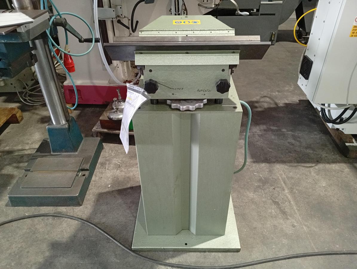 Used 1996 VINEGAR CHAMFERING MACHINE