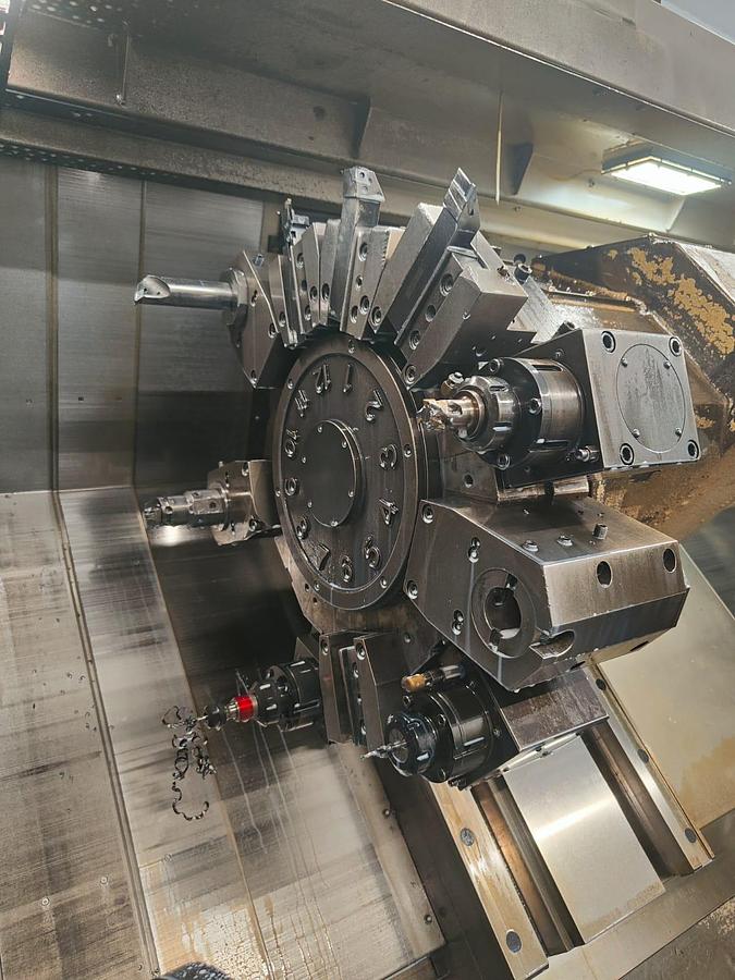 Used 2006 DOOSAN PUMA 700 LM LATHE