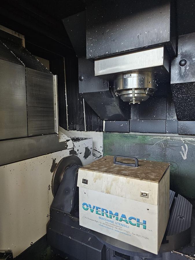 Used 2015 VERTICAL CENTER DOOSAN 5-AXIS Model VC 630/5AX