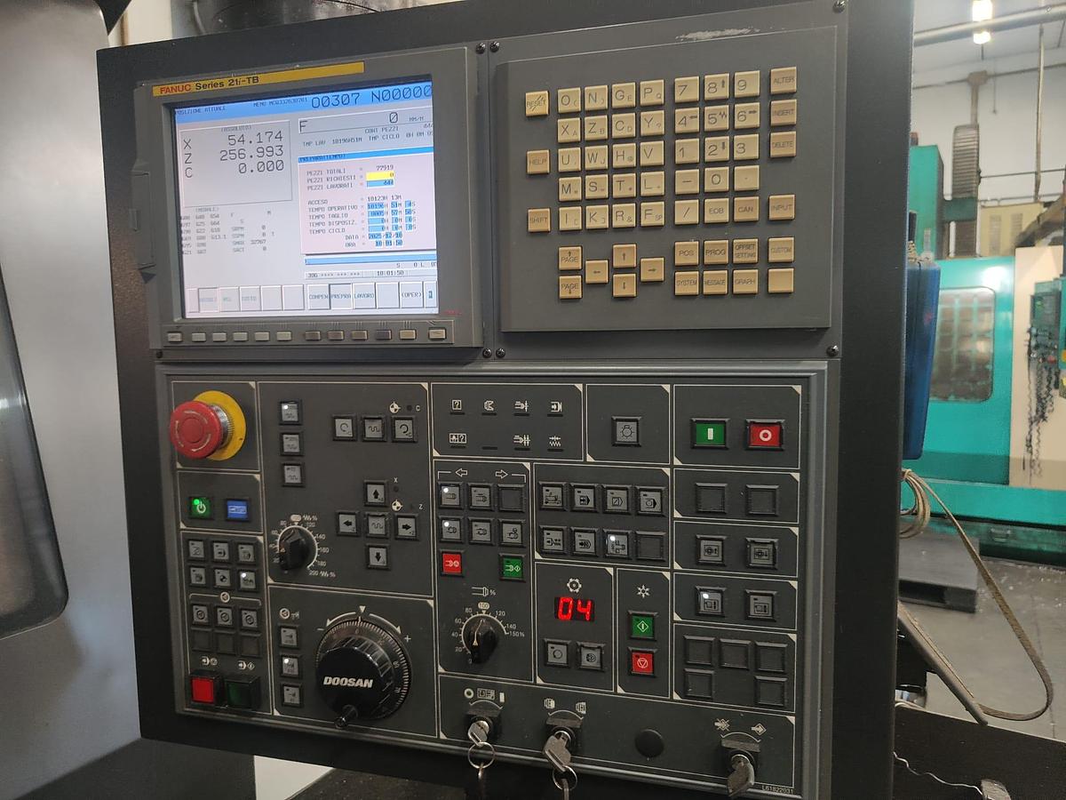 Used 2008 DOOSAN PUMA 400 MA LATHE