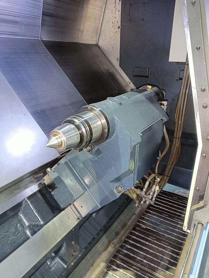 Used 2012 DOOSAN CNC lathe mod.PUMA 400 LA