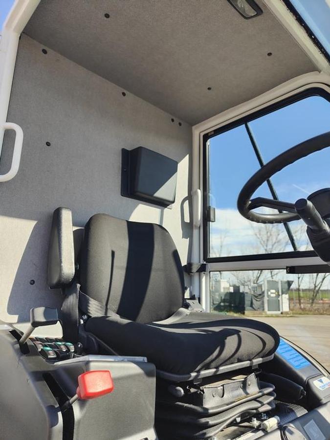 Refurbished A RECONDITIONED ROAD SWEEPING MACHINE ASPIRATOR