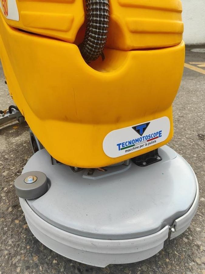 Refurbished 2014 FLOOR SCRUBBER REVIEWED RUBY 50