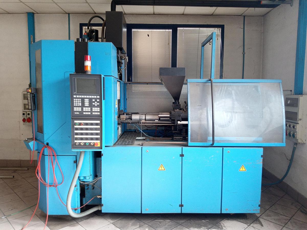 Used ENGEL ES 200H/50V SOTR Vertical Injection Molding Machine with Rotary Table 