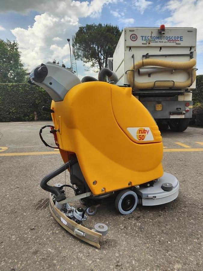 Refurbished 2014 FLOOR SCRUBBER REVIEWED RUBY 50