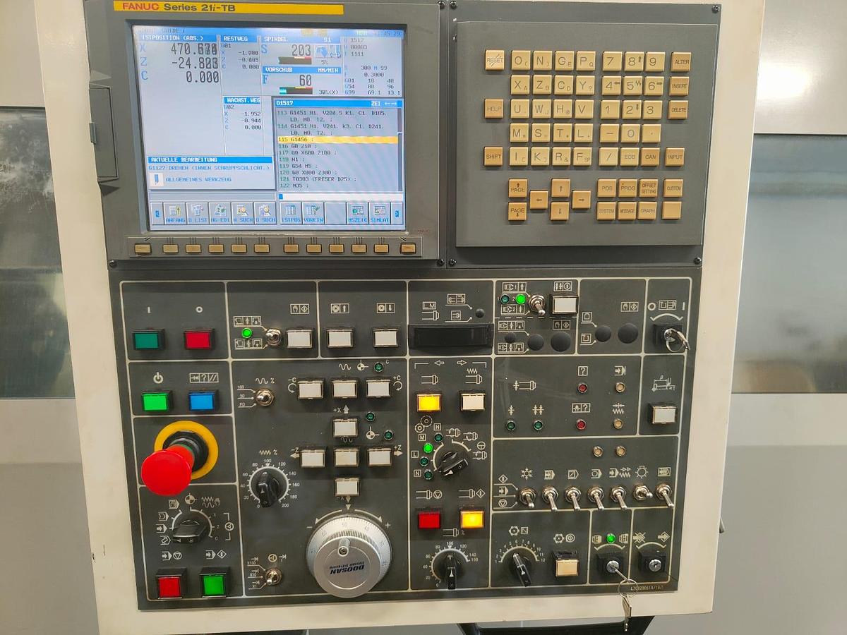 Used 2006 DOOSAN PUMA 700 LM LATHE