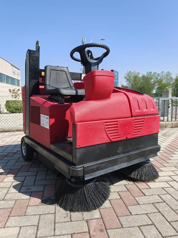 Refurbished REMANUFACTURED INDUSTRIAL SWEEPER RCM e TOP 36V