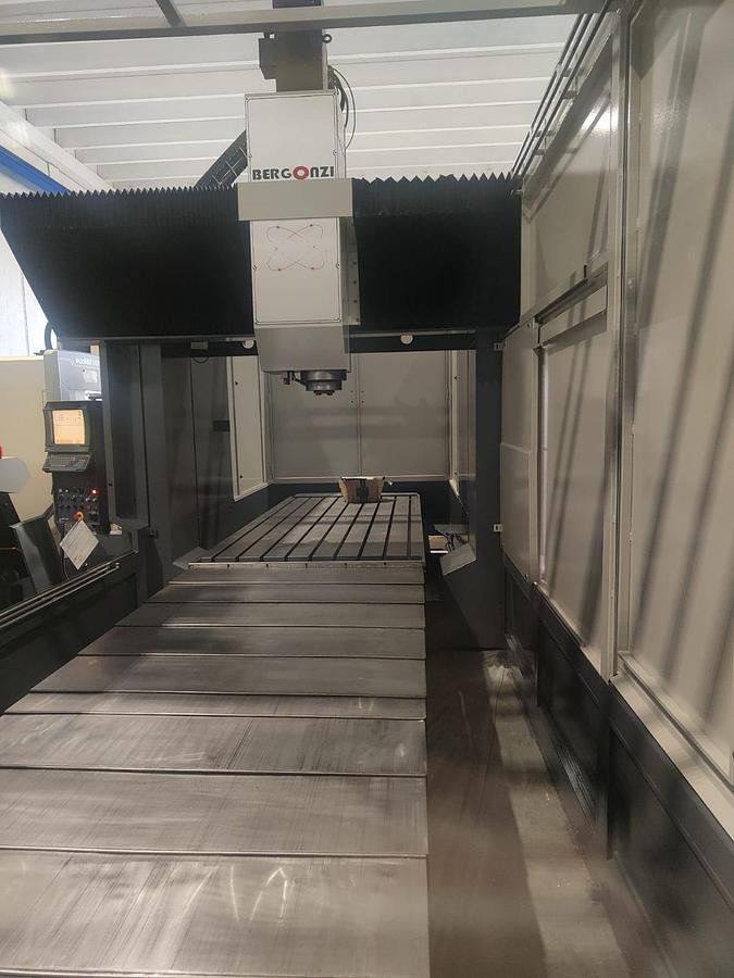 Used 2009 BERGONZI PORTAL WORKING CENTER mod.COSMOS 30
