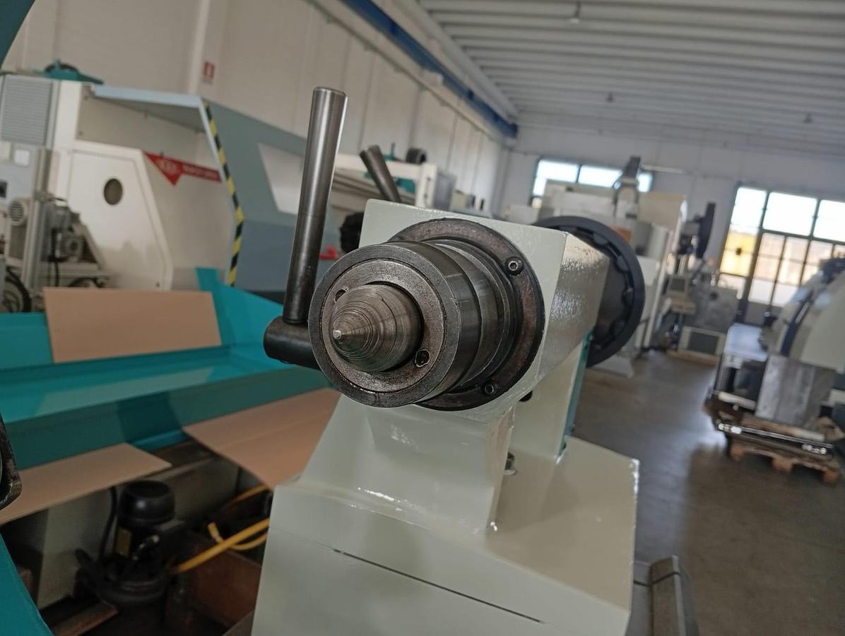 Used 2001 PARALLEL LATHE SBIMEX model.CU630 X 3000 HOLE 103