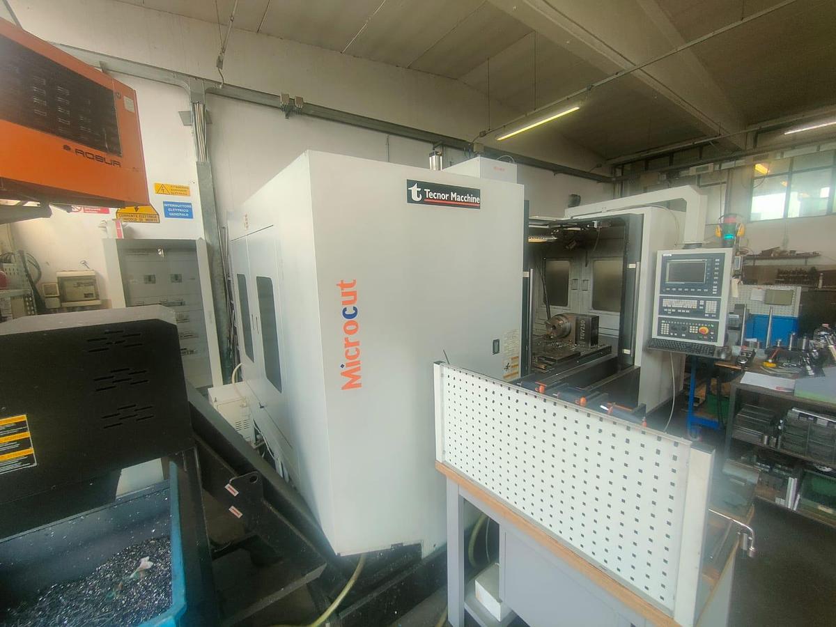 D'occasion Centre d'usinage vertical Microcut VMC-1600 F (2017)
