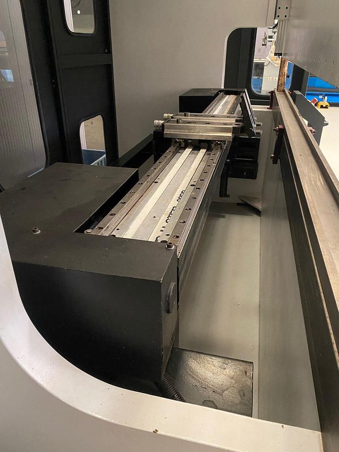 Used MARLA HYDRAULIC PRESS BRAKE MOD.MR-V30-135