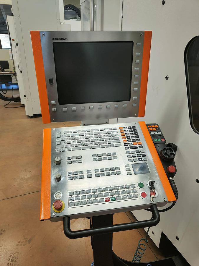 Gebraucht 2016 FRAISEUSE MIKRON GF MOD. HPM 800 U HD