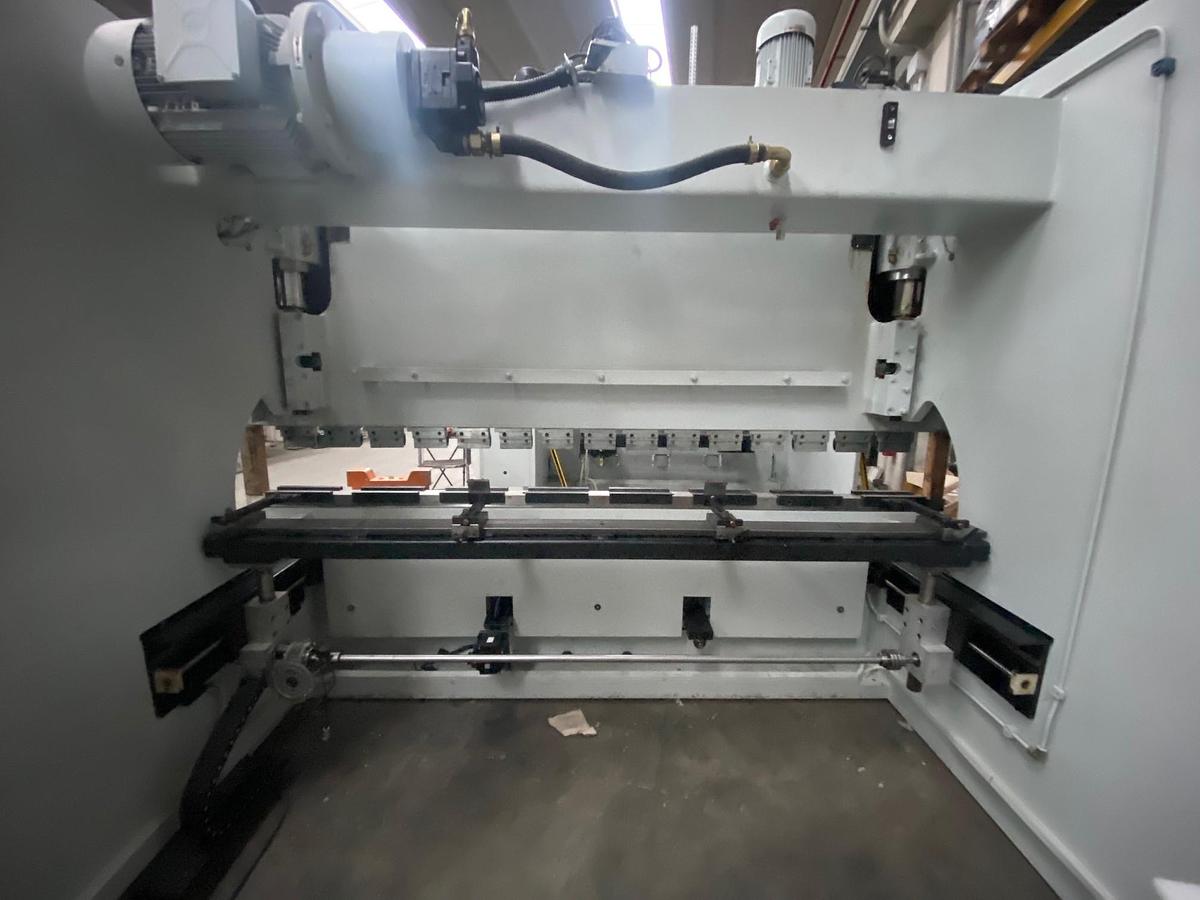 Used HYDRAULIC PRESS BRAKE BRAND IMAL MOD 115\33