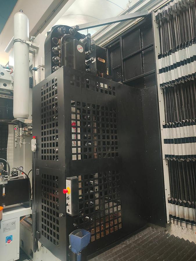 D'occasion FRAISEUSE A CNC OMV 2013 mod. SHARK 5000