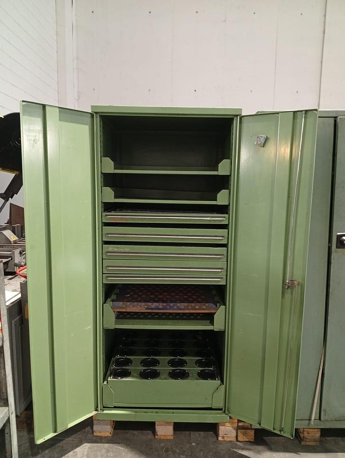 Used TOOL TOWERS/CABINETS