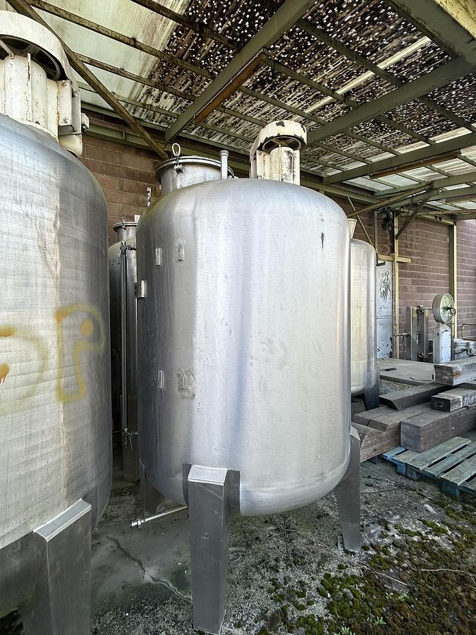 Used Bertuzzi Stainless Steel Tanks with Agitator – Complete Lot for Sale
