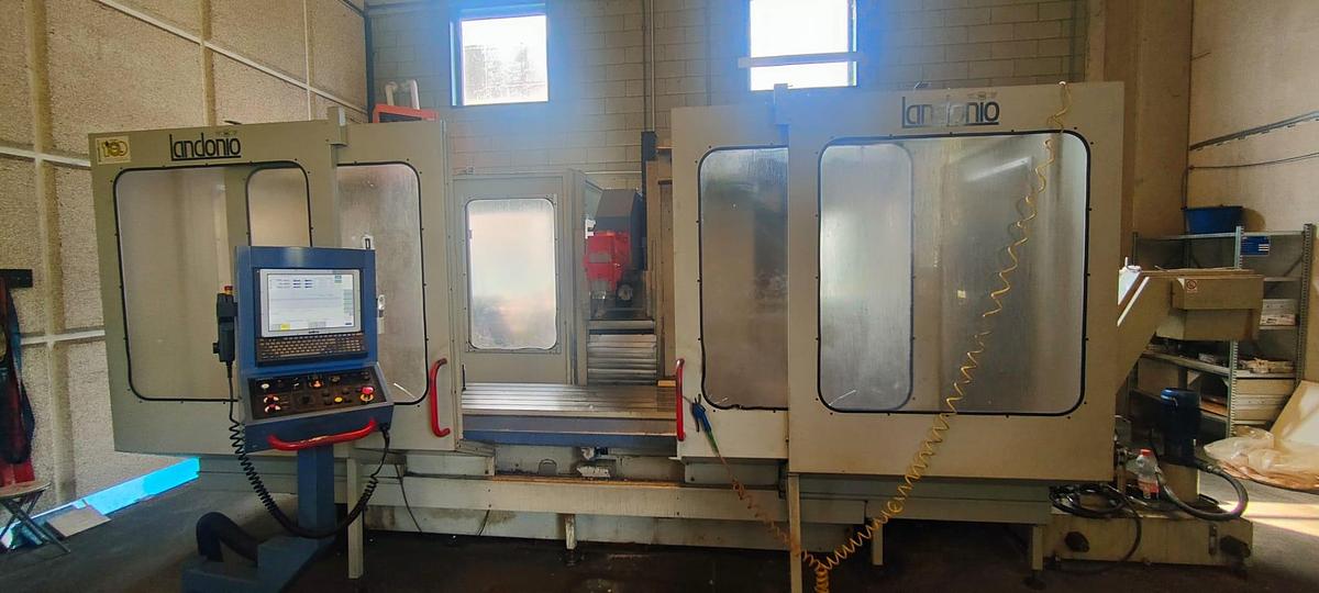 Used LANDONIO FMC2200 MILLING MACHINE