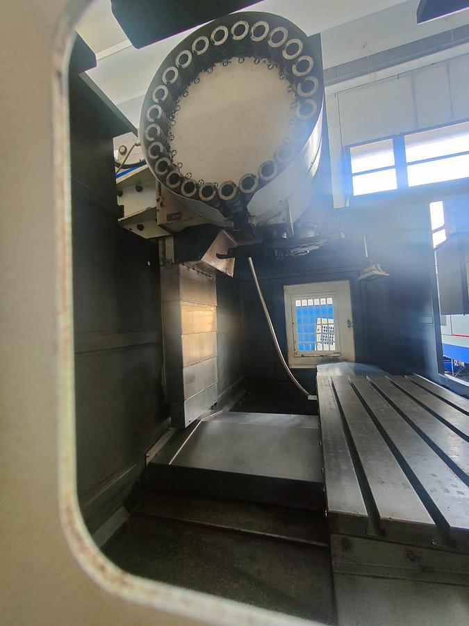 Used 2004 VERTICAL MACHINING CENTER WIKER model.VMC-1050