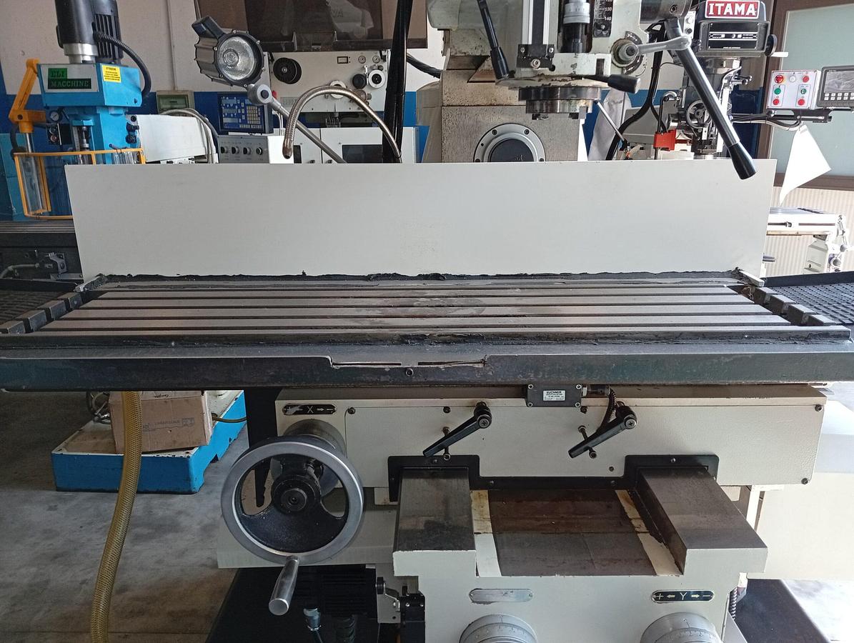 Used YEONG MILLING MACHINE mod.YCM-V85