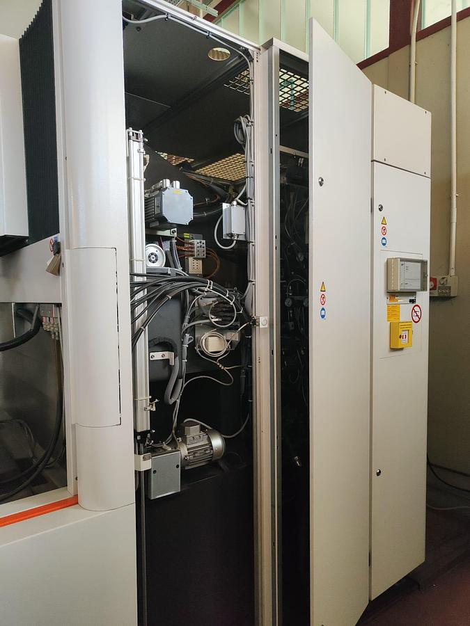 Gebraucht 2010 ELEKTROEROSION TROCKENGF CHAR MILLES FORM 3000 HP