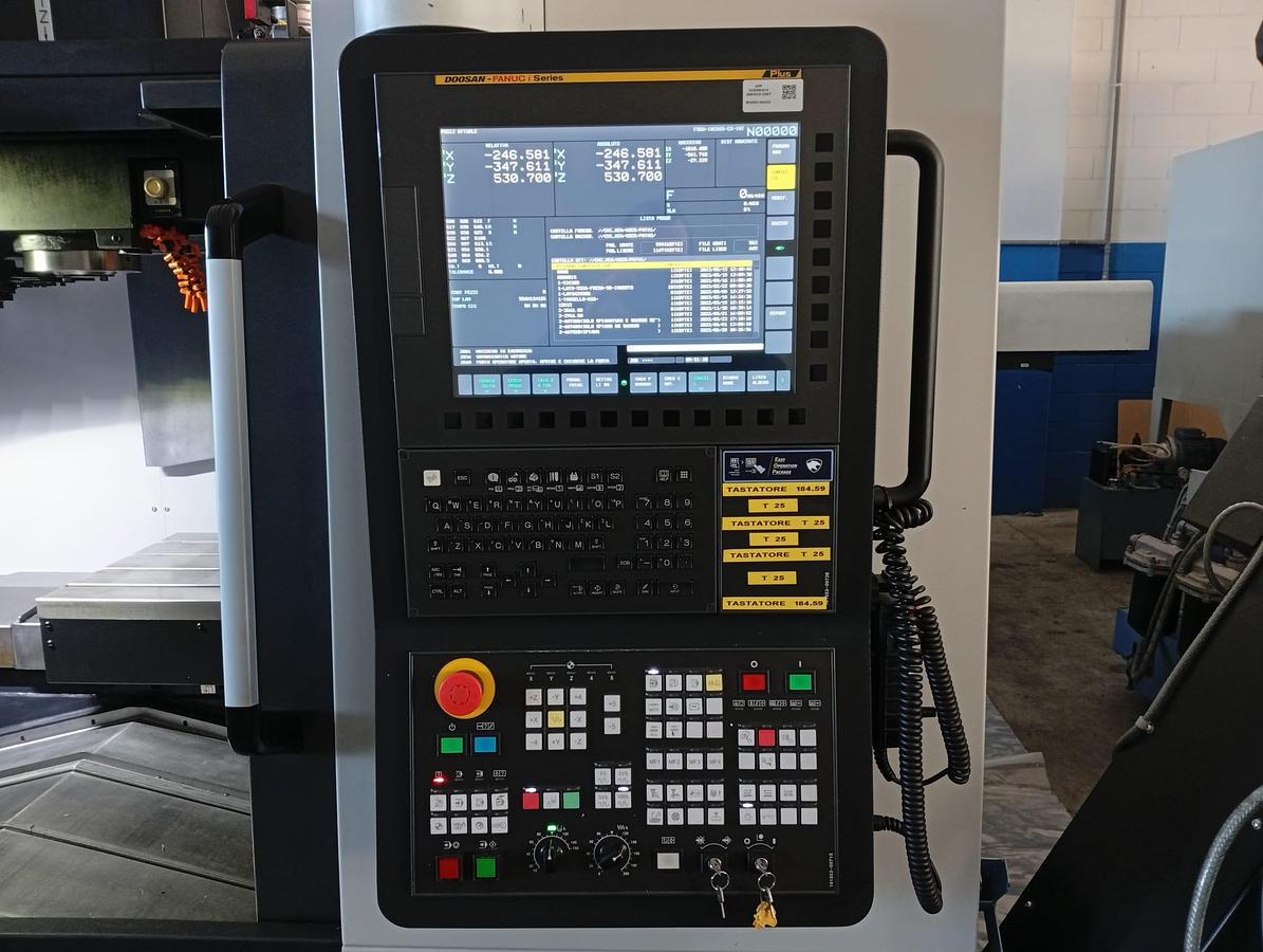 Used 2022 DOOSAN VERTICAL CENTER mod.DNM5700