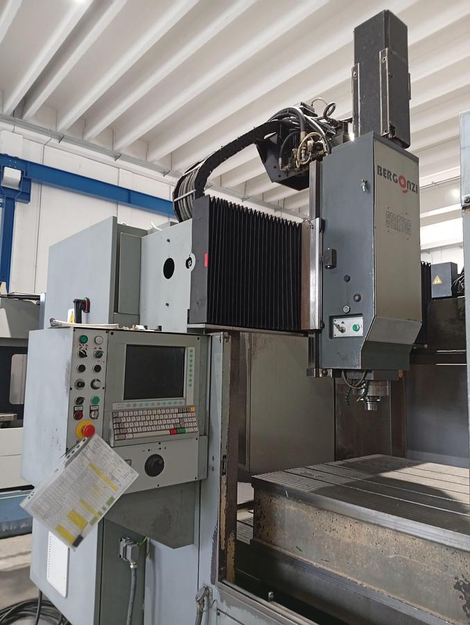 D'occasion CENTRE D'USINAGE À PORTIQUE BERGONZI STRATOS 20, 2003