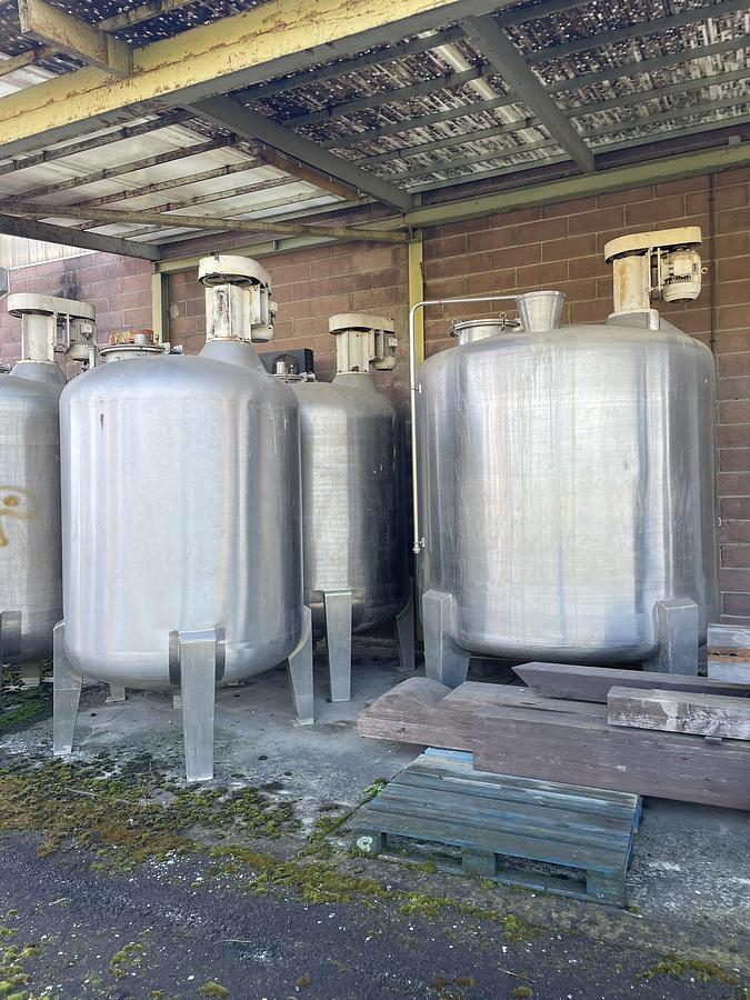 Used Bertuzzi Stainless Steel Tanks with Agitator – Complete Lot for Sale