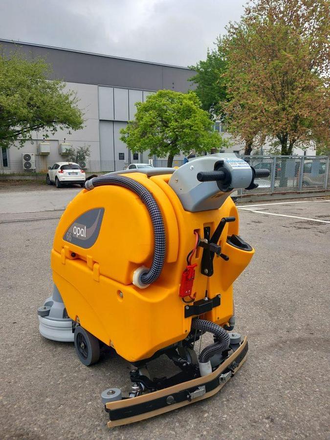Refurbished REVISIONED OPAL 66 FLOOR SCRUBBER