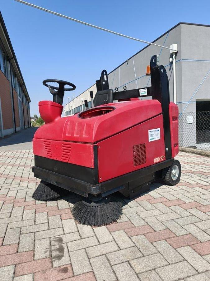 Refurbished REMANUFACTURED INDUSTRIAL SWEEPER RCM e TOP 36V