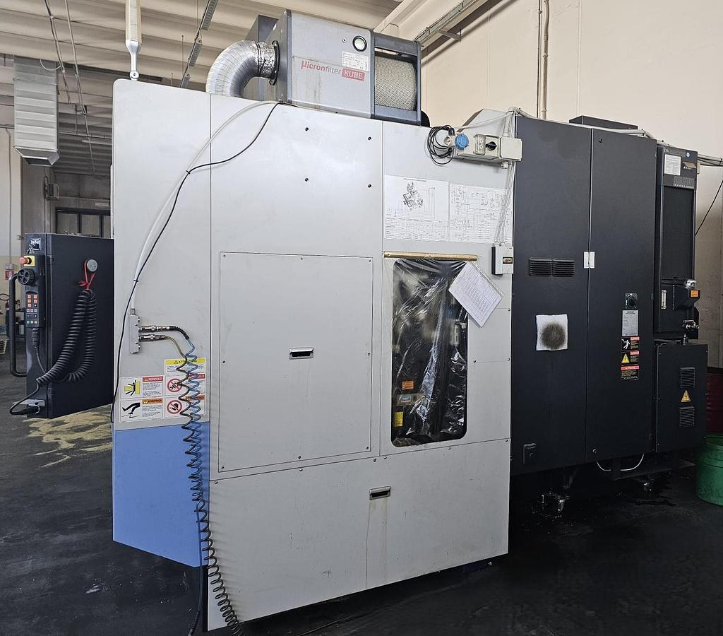Used 2015 VERTICAL CENTER DOOSAN 5-AXIS Model VC 630/5AX