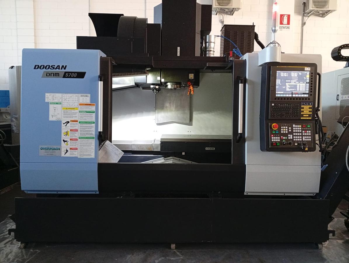 Usato 2022 CENTRO VERTICALE DOOSAN mod.DNM5700