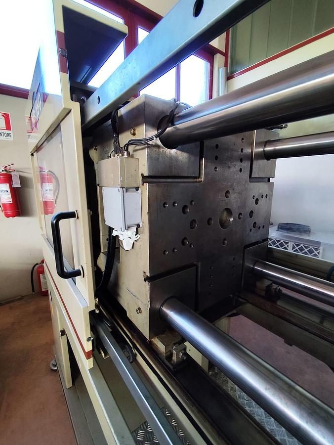 Used 1997 NEGRI BOSSI INJECTION PRESS NB150