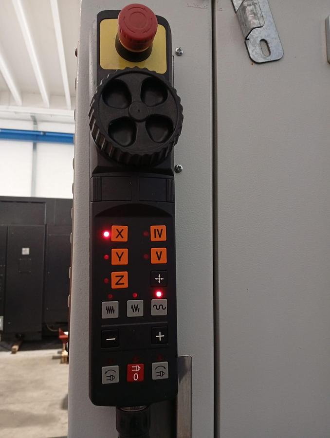 D'occasion CENTRE D'USINAGE LAGUN 2018 mod.L5AX-410