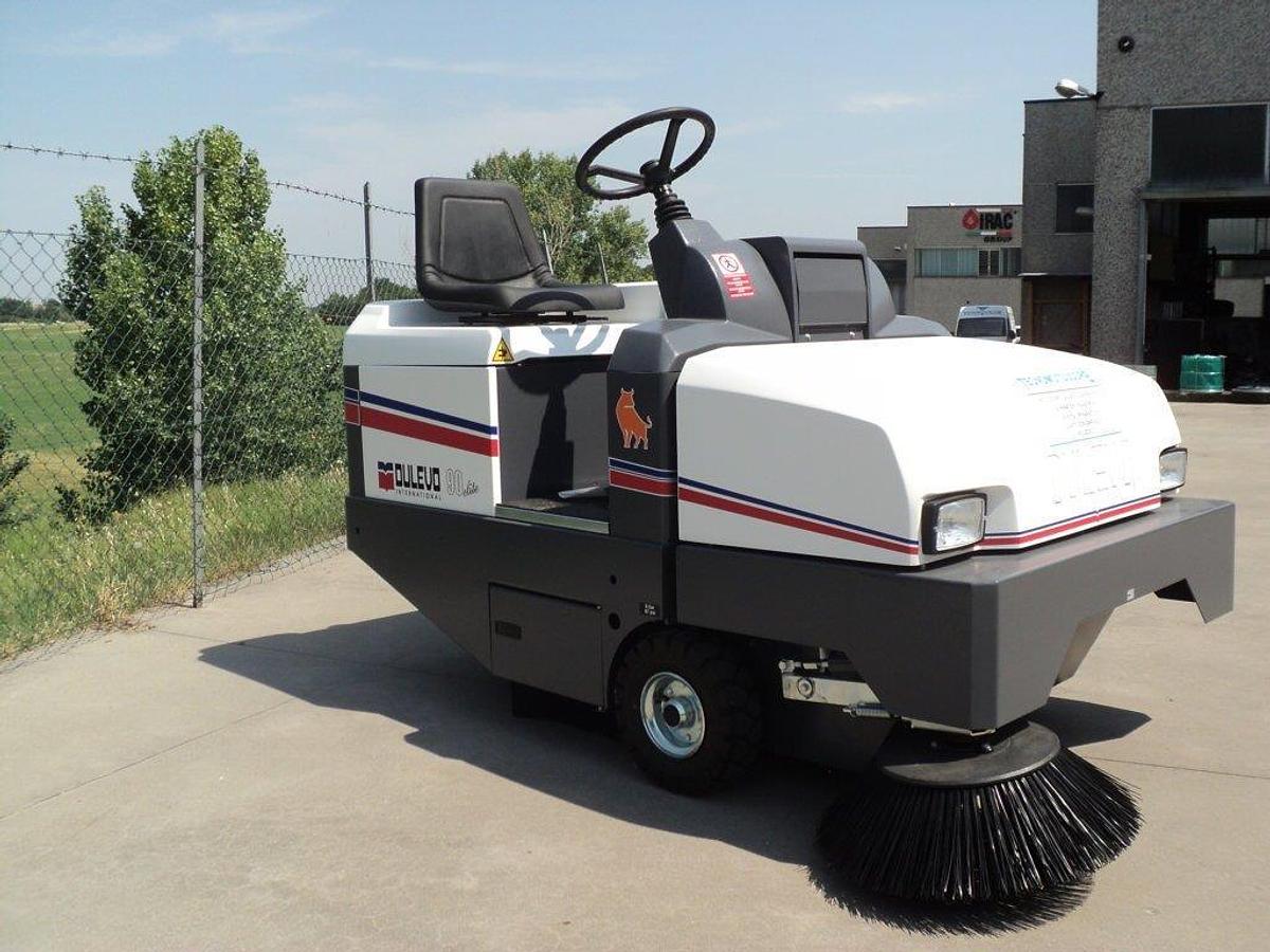 Used INDUSTRIAL STREET SWEEPER DULEVO 90 EH