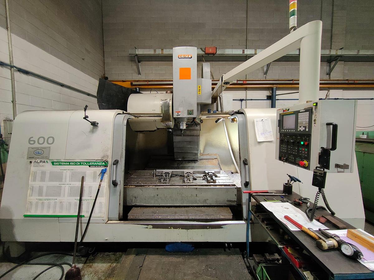 D'occasion Centre d'usinage vertical Lilian 2008, modèle VMC1600
