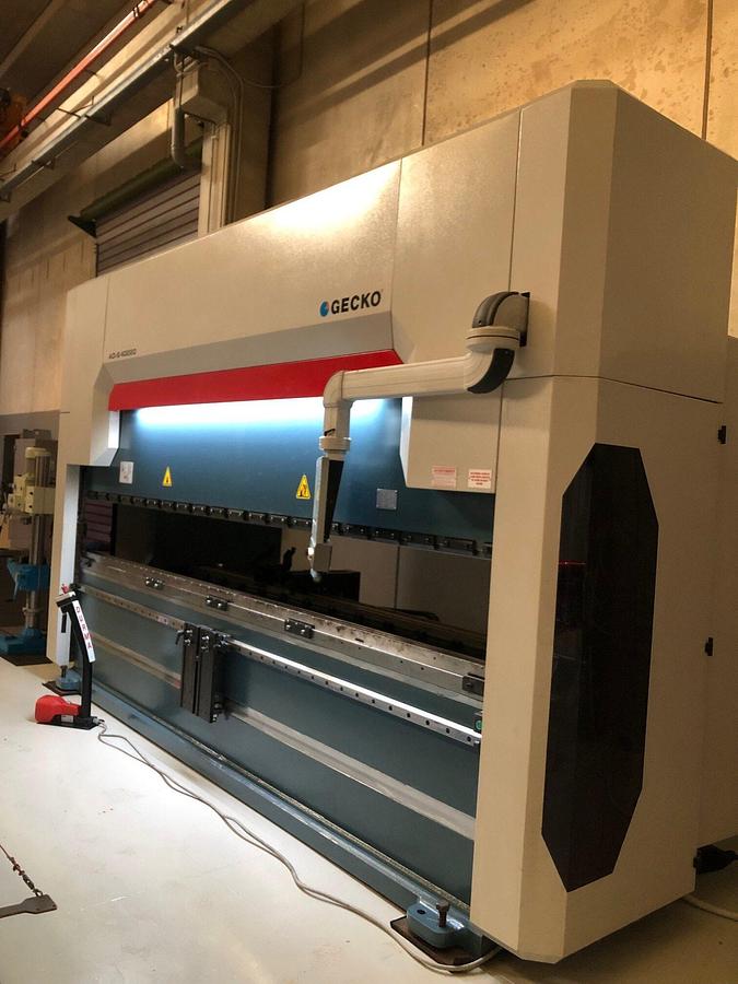 Used HYDRAULIC PRESS BRAKE BRAND GECKO MOD AD S 40220