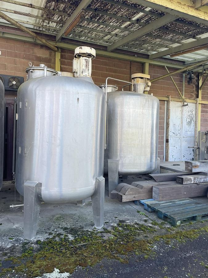 Used Bertuzzi Stainless Steel Tanks with Agitator – Complete Lot for Sale